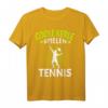 Lustiges Tennis T-Shirt für Tennisspieler – Coole Sprüche für Damen, Herren, Kinder & Senioren zum Vatertag, Muttertag, Geburtstag oder Tennisturnier