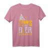 Tennis und Bier Darum Bin Ich Hier T-Shirt – Lustiges Tennis Spruchshirt für Tennisspieler, Trainer & Mannschaften