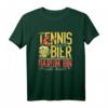 Tennis und Bier darum bin ich hier | Lustiges Verein Tennisspieler T-Shirt für Sportfans und Geschenkideen
