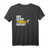 Eat Sleep Tennis Repeat - Tennisspieler Geschenk T-Shirt mit Motiv für Tennisfans, Trainer & Verein