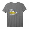 Eat Sleep Tennis Repeat - Tennisspieler Geschenk T-Shirt mit Motiv für Tennisfans, Trainer & Verein