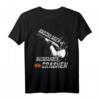 Tontaubenschießen T-Shirt mit Spruch 'Anschlagen - Nachfahren - Crashen' – Perfekt für Sportschützen und Schützenvereine