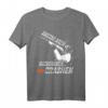 Tontaubenschießen T-Shirt mit Spruch 'Anschlagen - Nachfahren - Crashen' – Perfekt für Sportschützen und Schützenvereine