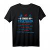 Lustiges Triathlon T-Shirt - 6 Etappen des Wettkampfs für Triathleten, perfekt als Geschenk zu Weihnachten oder Geburtstag