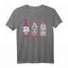 Three Nordic Gnomes Volleyball Tomte Nisse T-Shirt für Damen, Herren & Kinder – Perfektes Geschenk für Beach Volleyball Teams, Trainer & Fans