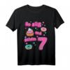 Kinder T-Shirt 'So süß und schon 7' – Niedliches Geburtstagsshirt für Mädchen zum siebten Geburtstag, bunt mit Herzen, Sternen, Cupcake & Donuts