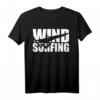 Windsurfing Windsurfen T-Shirt – Klassisches Design mit Windsurfer beim Surfen, langlebig mit doppelt genähtem Saum