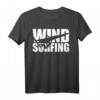 Windsurfing Windsurfen T-Shirt – Klassisches Design mit Windsurfer beim Surfen, langlebig mit doppelt genähtem Saum