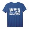 Windsurfing Windsurfen T-Shirt – Klassisches Design mit Windsurfer beim Surfen, langlebig mit doppelt genähtem Saum
