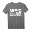 Windsurfing Windsurfen T-Shirt – Klassisches Design mit Windsurfer beim Surfen, langlebig mit doppelt genähtem Saum